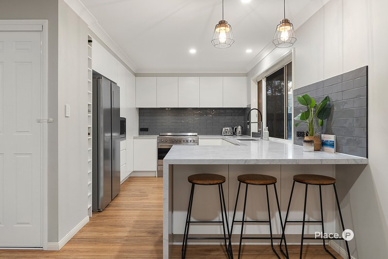 Photo - 8 Ridgeview Street, Carindale QLD 4152 - Image 3