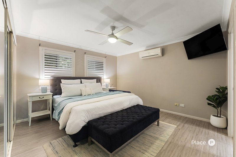 Photo - 8 Ridgeview Street, Carindale QLD 4152 - Image 8