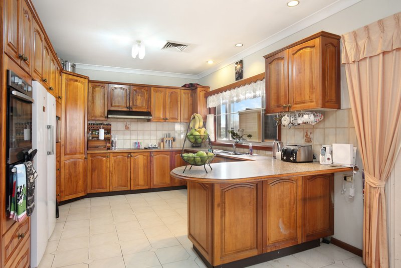 Photo - 8 Rimini Place, Prestons NSW 2170 - Image 6