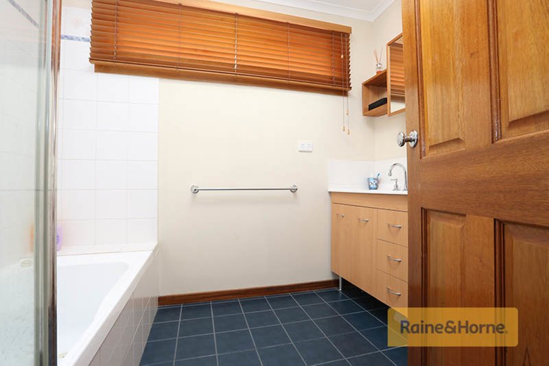 Photo - 8 Risson Street, Melton South VIC 3338 - Image 5