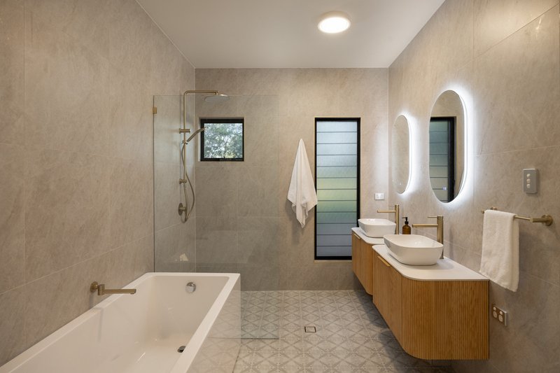 Photo - 8 River Oaks Drive, Eatons Hill QLD 4037 - Image 23