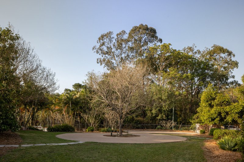 Photo - 8 River Oaks Drive, Eatons Hill QLD 4037 - Image 26