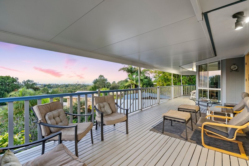 Photo - 8 Rob Roy Court, Highland Park QLD 4211 - Image 3