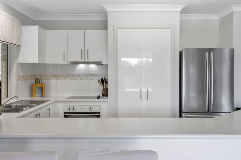 Photo - 8 Rob Roy Court, Highland Park QLD 4211 - Image 6