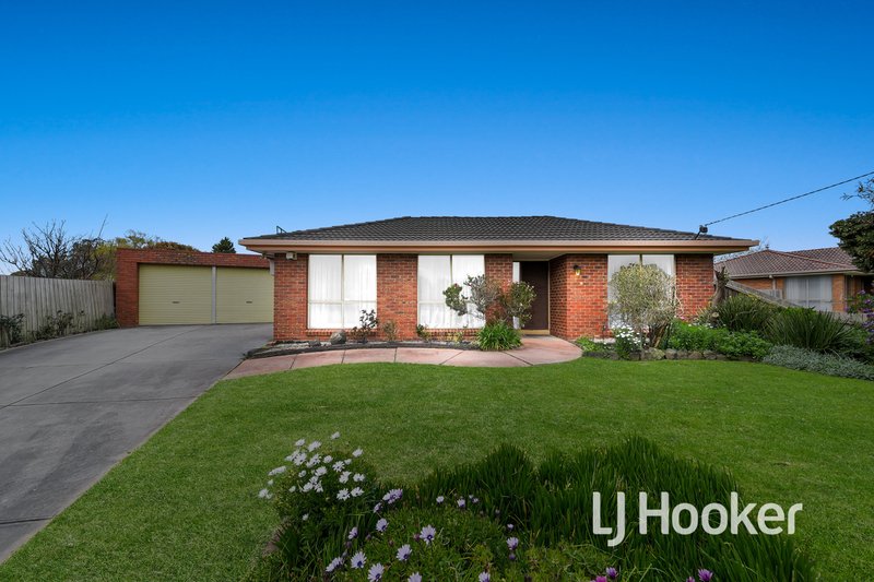 8 Robbins Way, Hampton Park VIC 3976