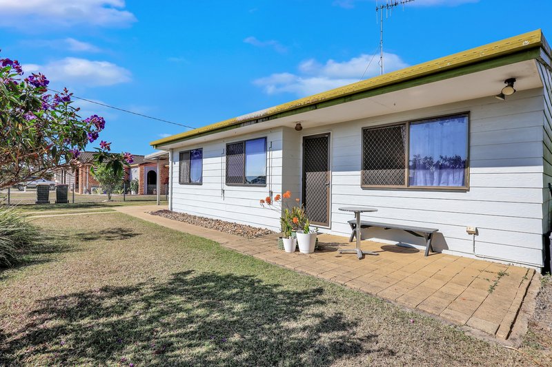 Photo - 8 Robertson Street, Kepnock QLD 4670 - Image 6