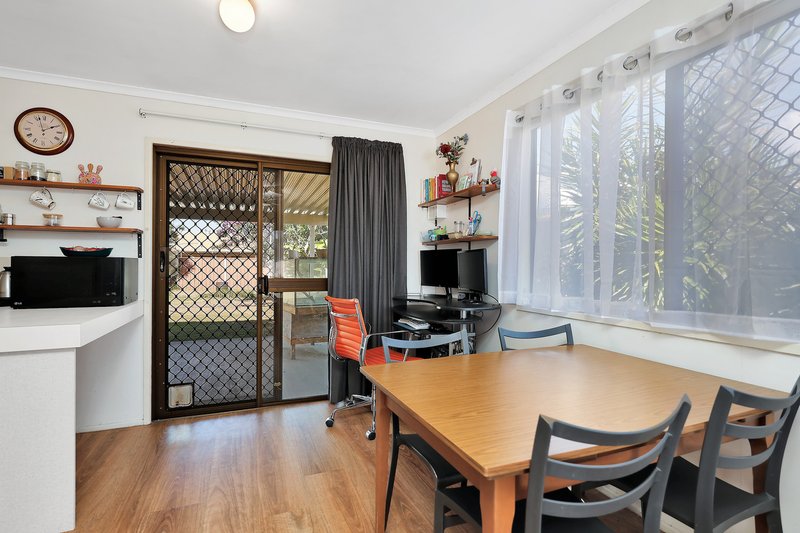 Photo - 8 Robertson Street, Kepnock QLD 4670 - Image 11