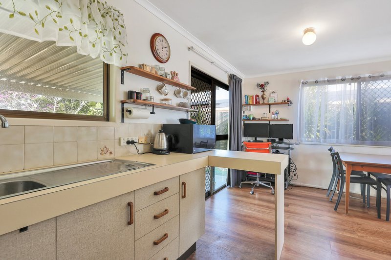 Photo - 8 Robertson Street, Kepnock QLD 4670 - Image 13