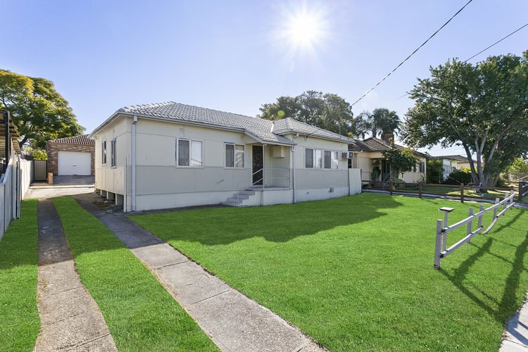 8 Robertson Street, Merrylands NSW 2160