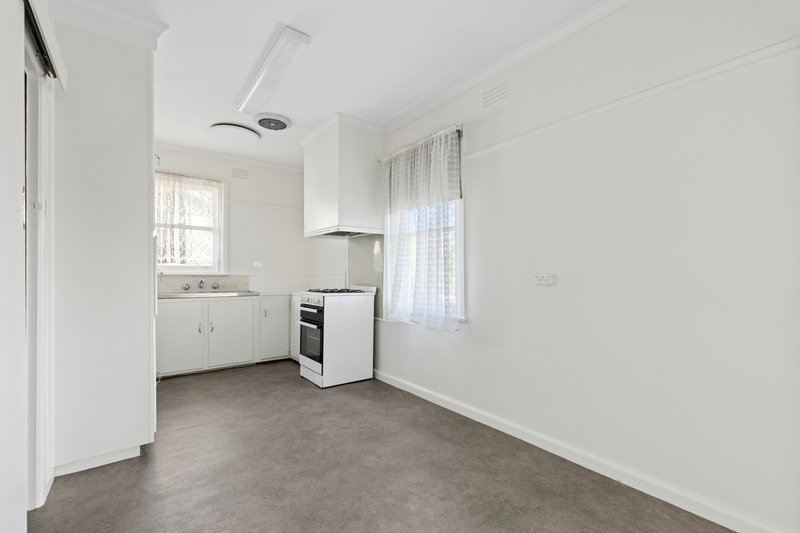 Photo - 8 Robin Avenue, Norlane VIC 3214 - Image 5