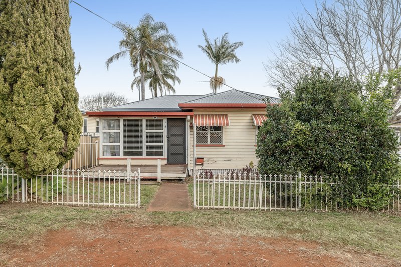 Photo - 8 Robsart Street, North Toowoomba QLD 4350 - Image 1