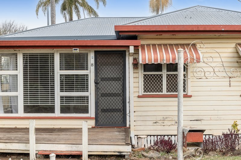 Photo - 8 Robsart Street, North Toowoomba QLD 4350 - Image 3