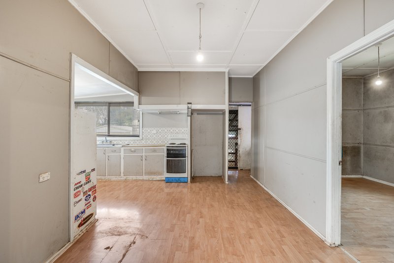 Photo - 8 Robsart Street, North Toowoomba QLD 4350 - Image 8
