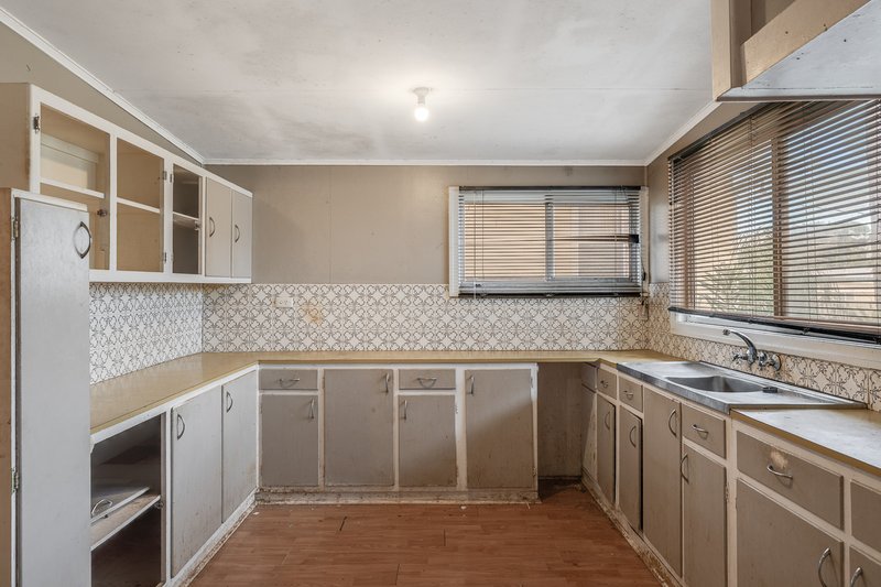 Photo - 8 Robsart Street, North Toowoomba QLD 4350 - Image 9