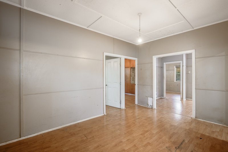 Photo - 8 Robsart Street, North Toowoomba QLD 4350 - Image 10