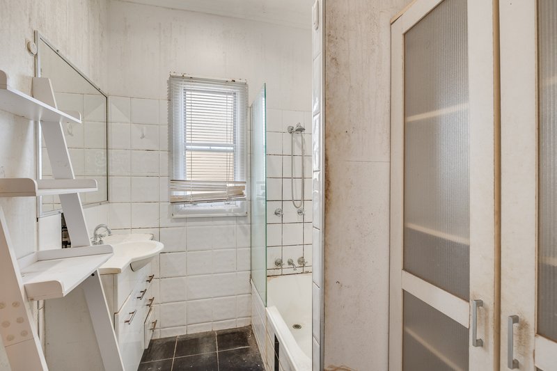 Photo - 8 Robsart Street, North Toowoomba QLD 4350 - Image 13