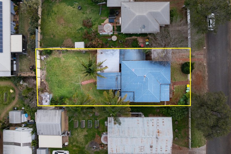 Photo - 8 Robsart Street, North Toowoomba QLD 4350 - Image 17