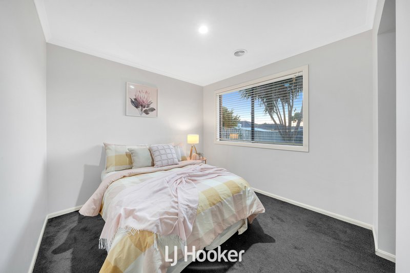 Photo - 8 Robusta Avenue, Cranbourne VIC 3977 - Image 18