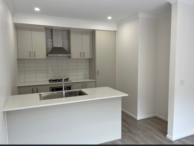 Photo - 8 Rodway Walk, Tarneit VIC 3029 - Image 2