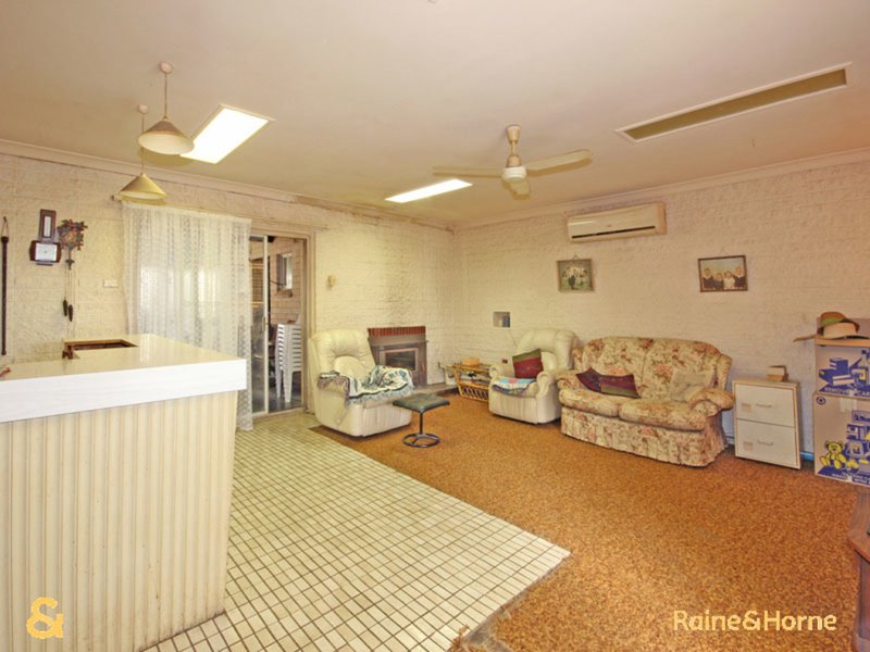 Photo - 8 Roger Road, Morphett Vale SA 5162 - Image 4