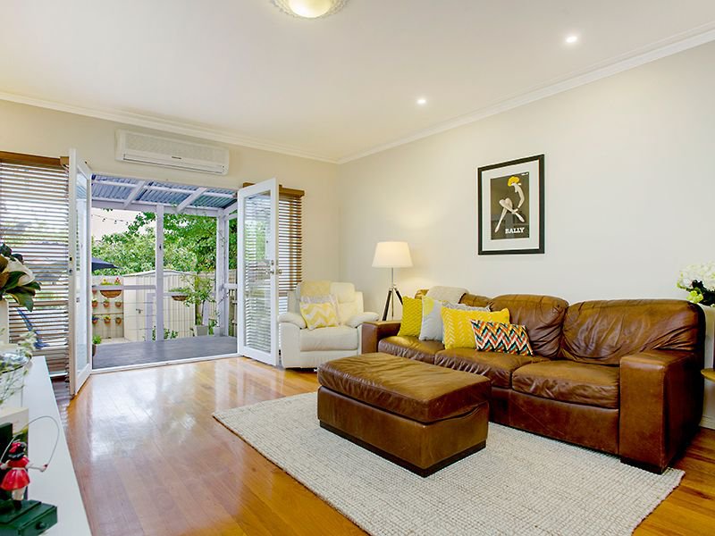 Photo - 8 Rolland Street, Coburg VIC 3058 - Image 2