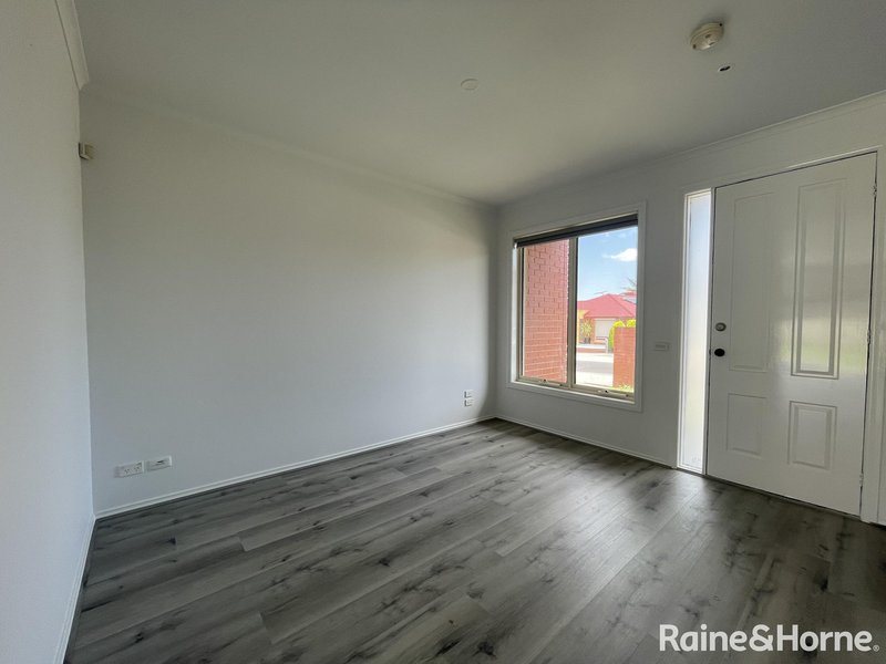 Photo - 8 Rosemont Way, Roxburgh Park VIC 3064 - Image 2