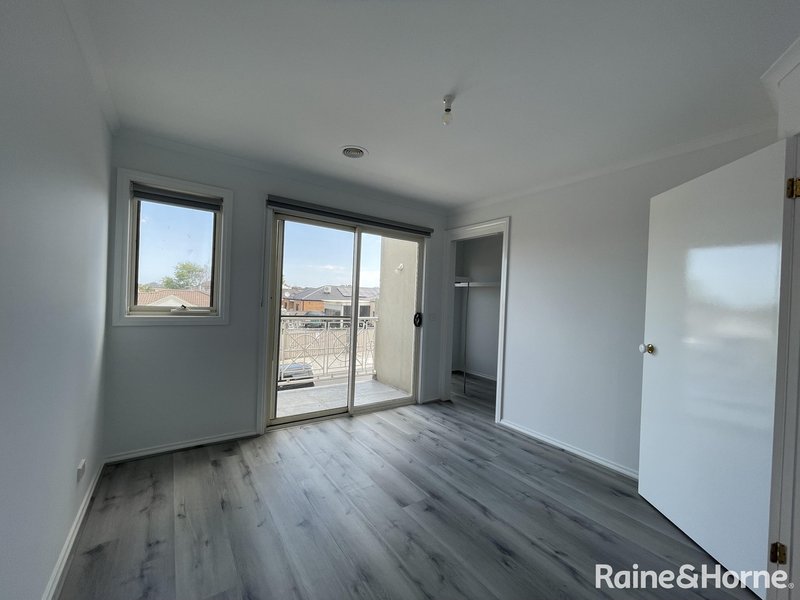 Photo - 8 Rosemont Way, Roxburgh Park VIC 3064 - Image 9