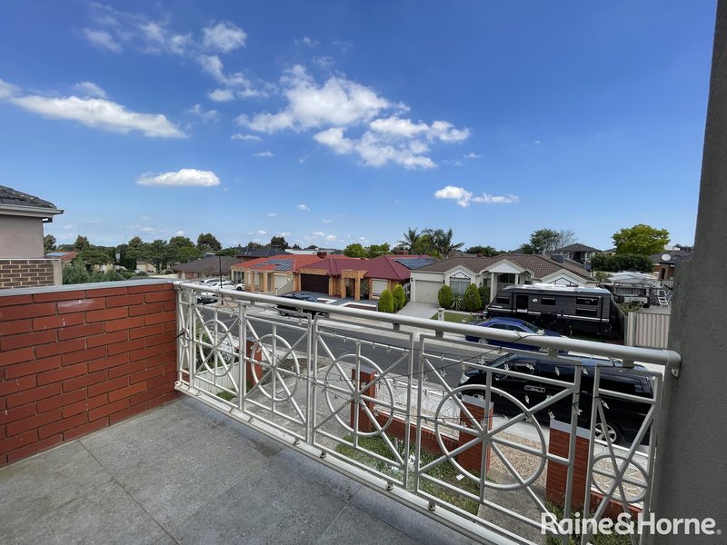 Photo - 8 Rosemont Way, Roxburgh Park VIC 3064 - Image 10