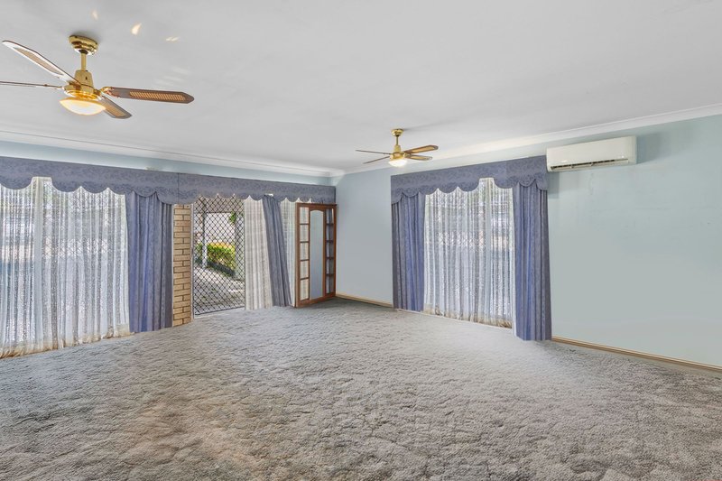 Photo - 8 Rossmore Street, Heritage Park QLD 4118 - Image 4