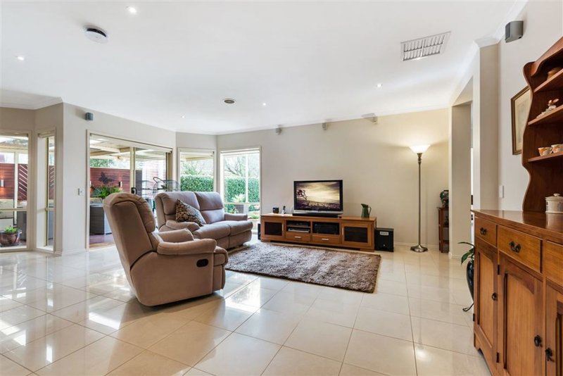 Photo - 8 Rowe Street, Hamlyn Heights VIC 3215 - Image 6