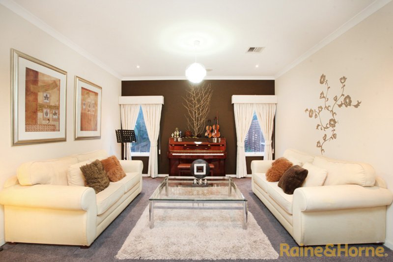 Photo - 8 Royal Park Avenue, Caroline Springs VIC 3023 - Image 4