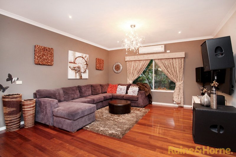 Photo - 8 Royal Park Avenue, Caroline Springs VIC 3023 - Image 10