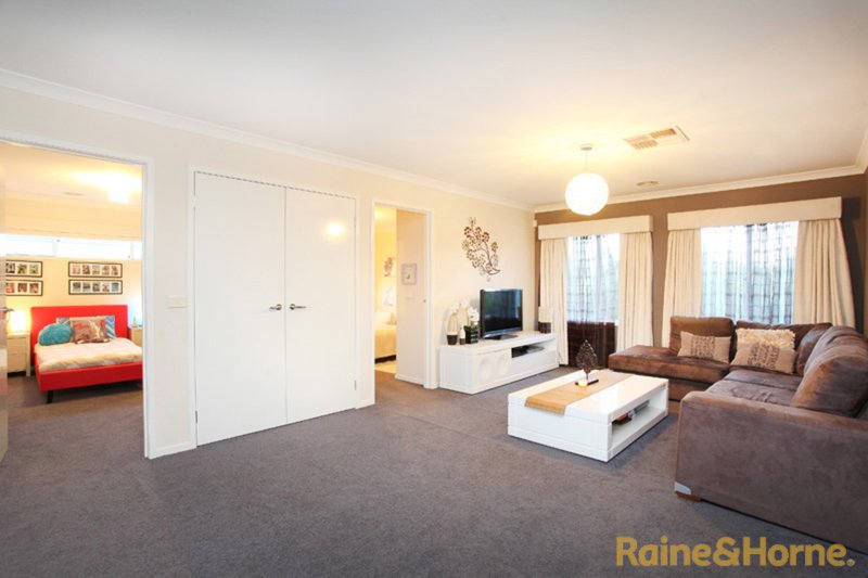 Photo - 8 Royal Park Avenue, Caroline Springs VIC 3023 - Image 12