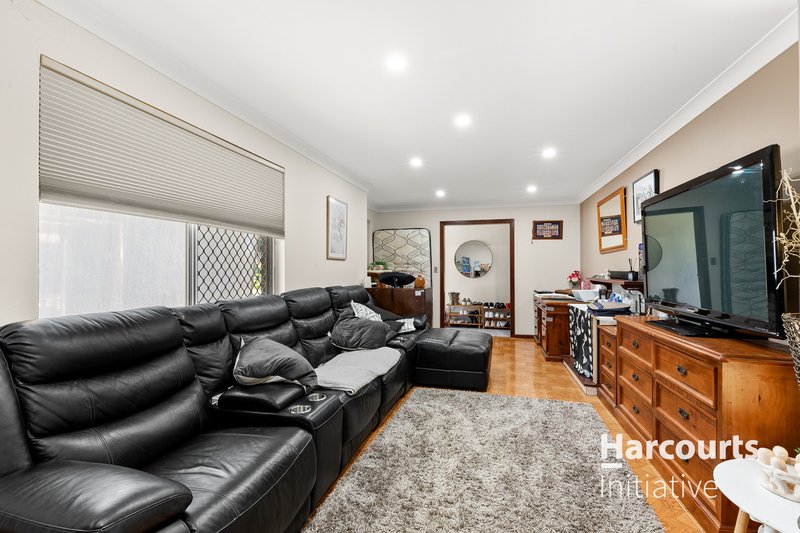 Photo - 8 Roydon Way, Girrawheen WA 6064 - Image 8