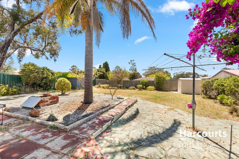 Photo - 8 Roydon Way, Girrawheen WA 6064 - Image 15