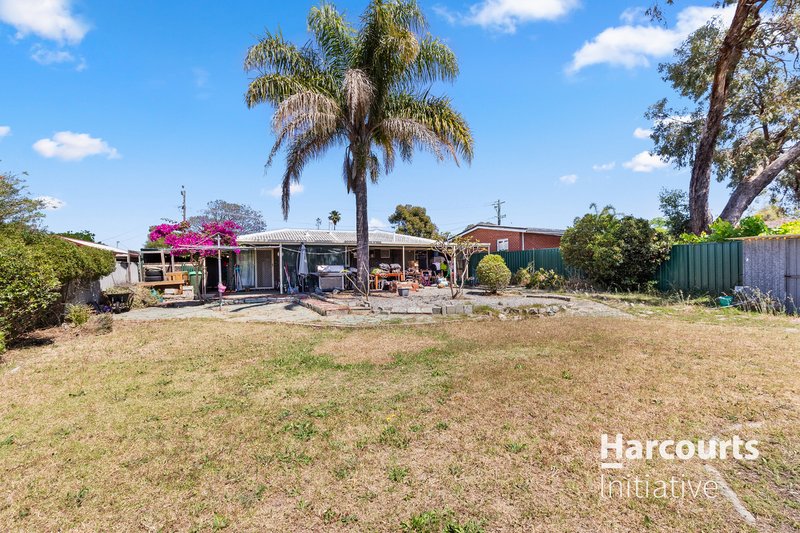 Photo - 8 Roydon Way, Girrawheen WA 6064 - Image 18