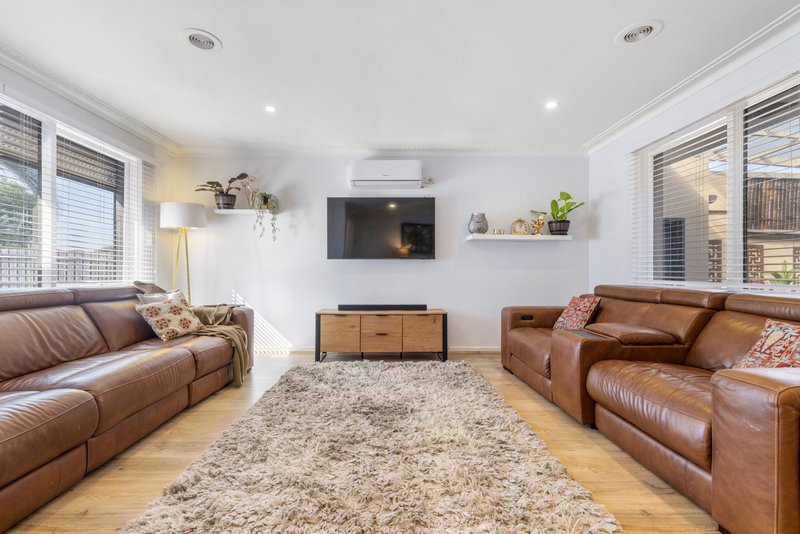Photo - 8 Rubens Court, Scoresby VIC 3179 - Image 2