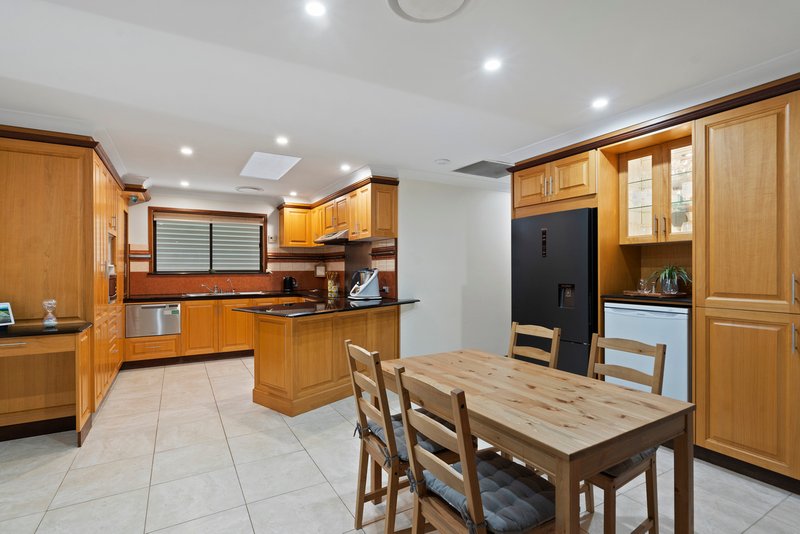 Photo - 8 Runnymede Road, Capalaba QLD 4157 - Image 2