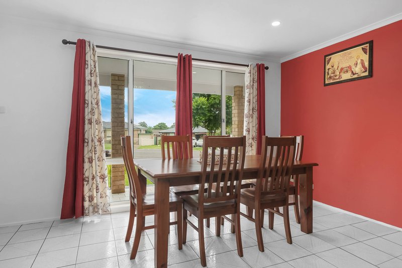 Photo - 8 Rushes Place, Minto NSW 2566 - Image 3