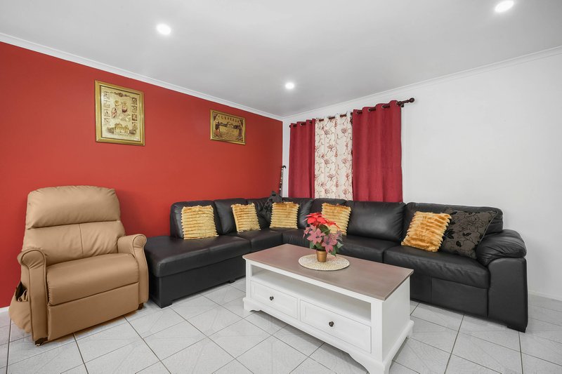 Photo - 8 Rushes Place, Minto NSW 2566 - Image 4