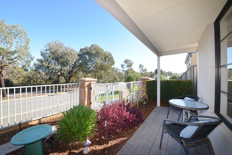 Photo - 8 Salwood Loop, Banksia Grove WA 6031 - Image 3