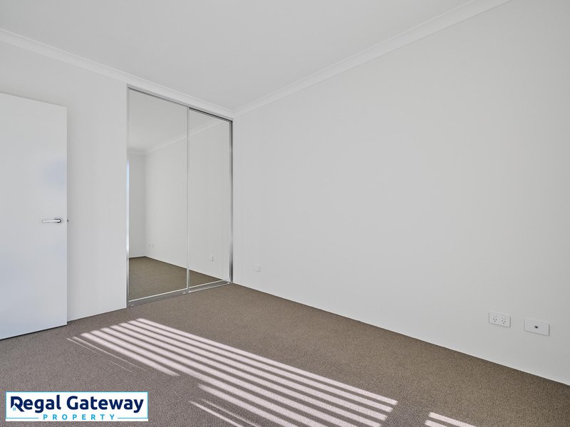 Photo - 8 Sandalwood Road, Piara Waters WA 6112 - Image 2