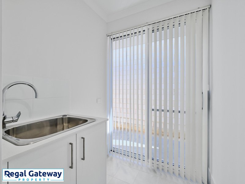 Photo - 8 Sandalwood Road, Piara Waters WA 6112 - Image 6