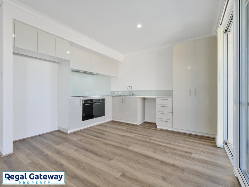Photo - 8 Sandalwood Road, Piara Waters WA 6112 - Image 9