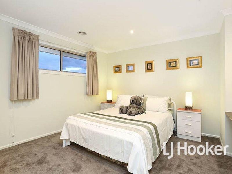 Photo - 8 Sandhill Rise, Sanctuary Lakes VIC 3030 - Image 20