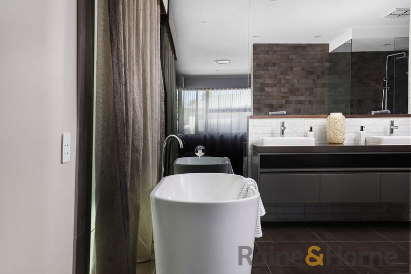 Photo - 8 Sargent Street, Oran Park NSW 2570 - Image 5