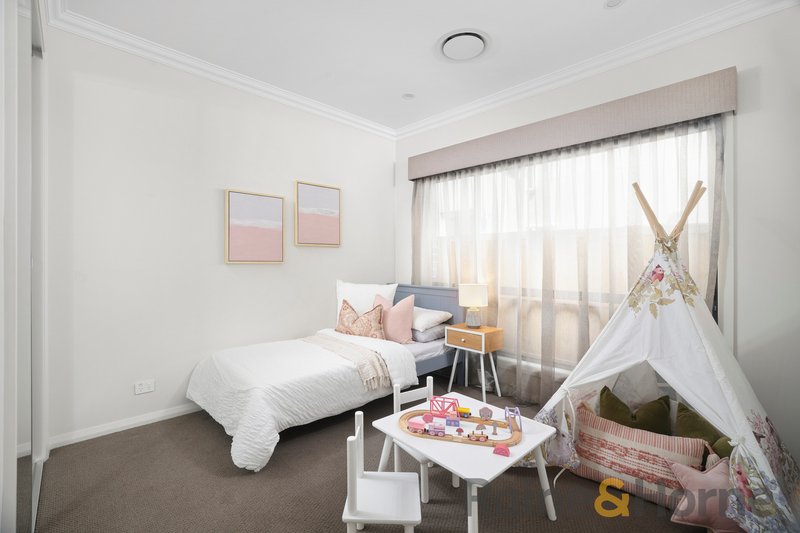 Photo - 8 Sargent Street, Oran Park NSW 2570 - Image 12