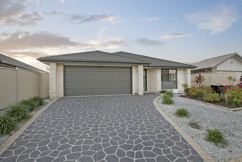 Photo - 8 Sasha Street, Wynnum West QLD 4178 - Image 2