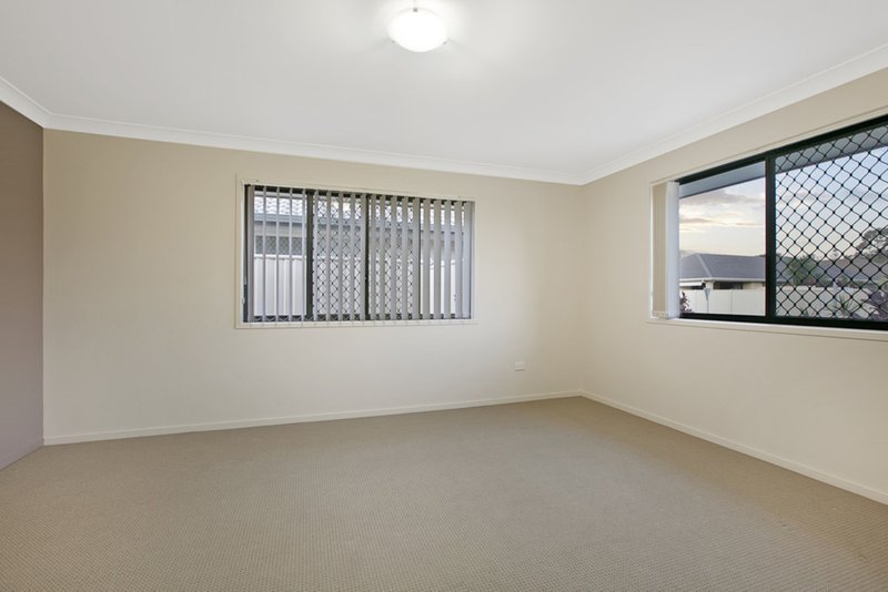 Photo - 8 Sasha Street, Wynnum West QLD 4178 - Image 8