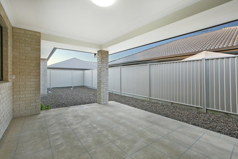 Photo - 8 Sasha Street, Wynnum West QLD 4178 - Image 15